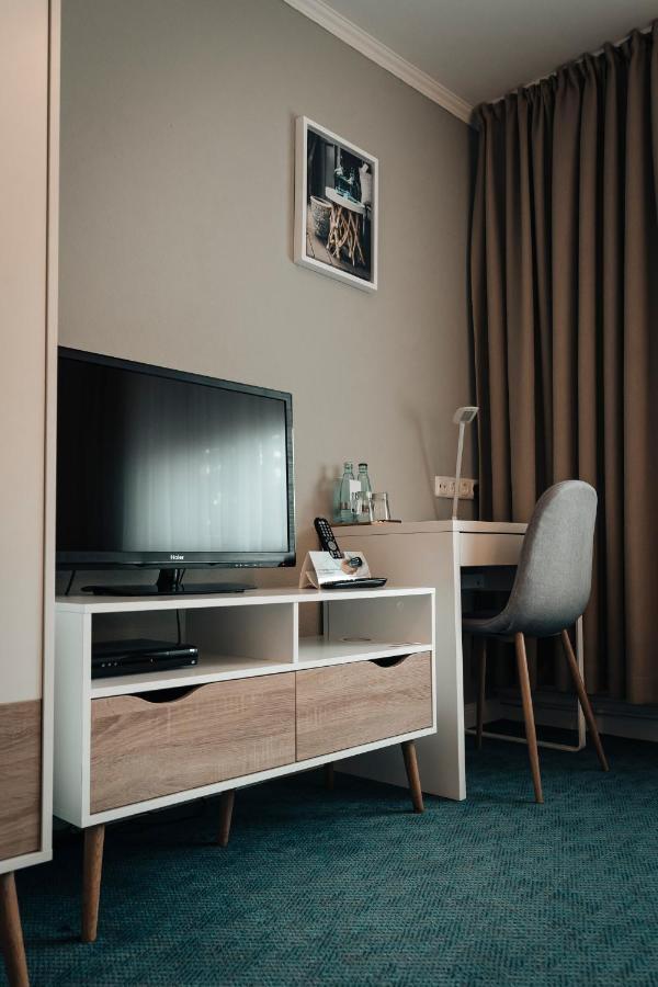 Hotel Freihof Am Roland Ведель Экстерьер фото