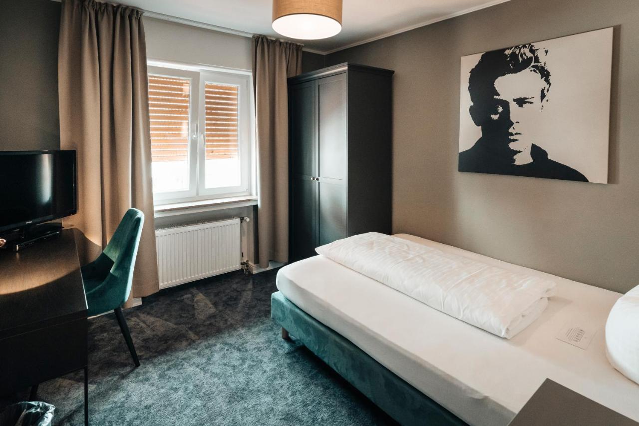 Hotel Freihof Am Roland Ведель Экстерьер фото