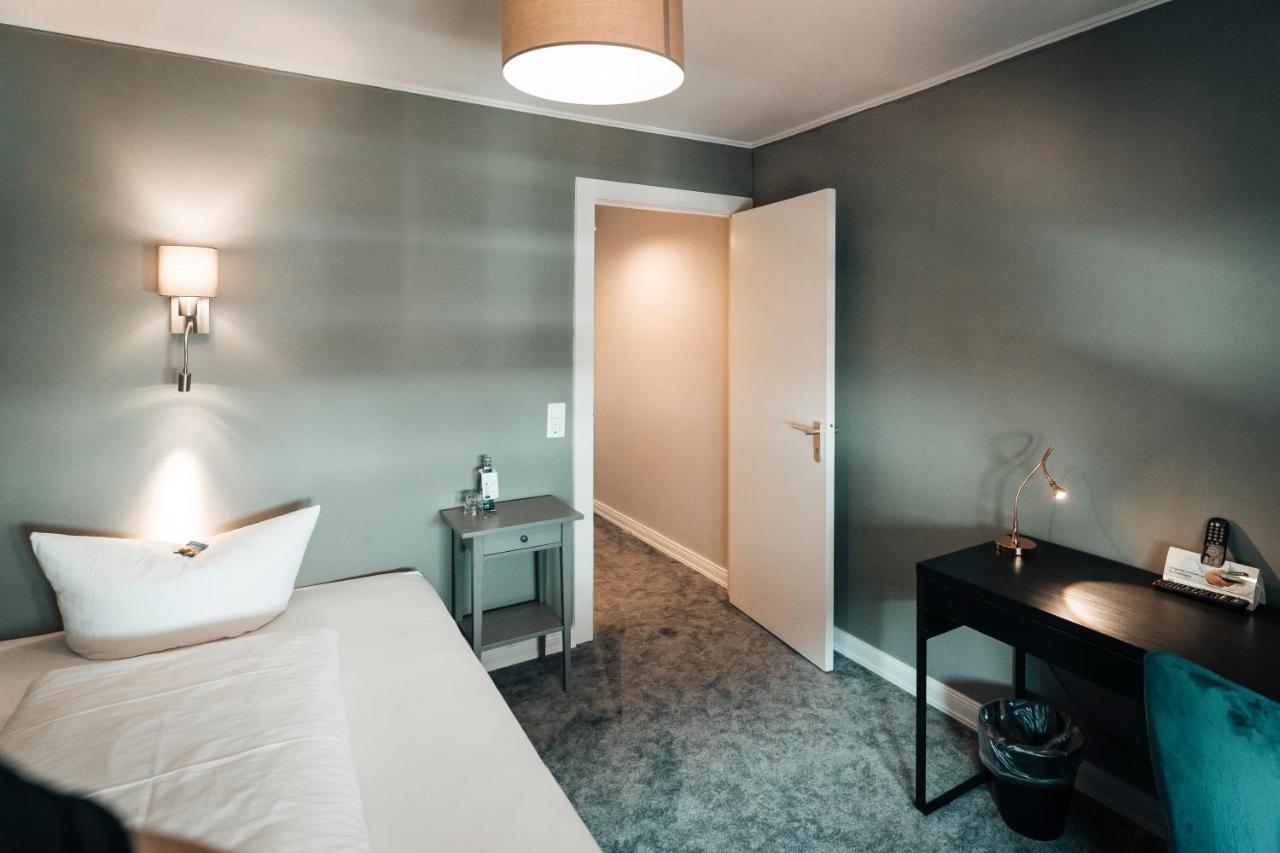Hotel Freihof Am Roland Ведель Экстерьер фото