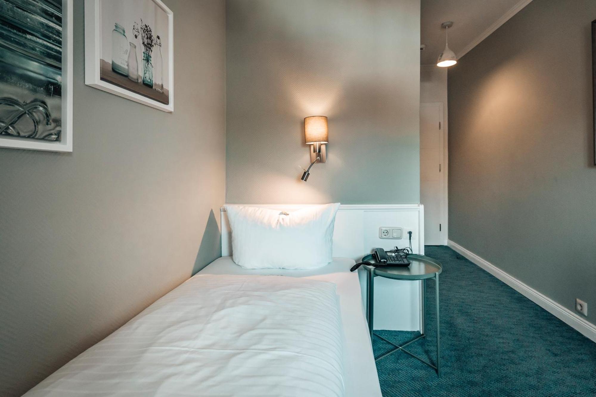Hotel Freihof Am Roland Ведель Экстерьер фото