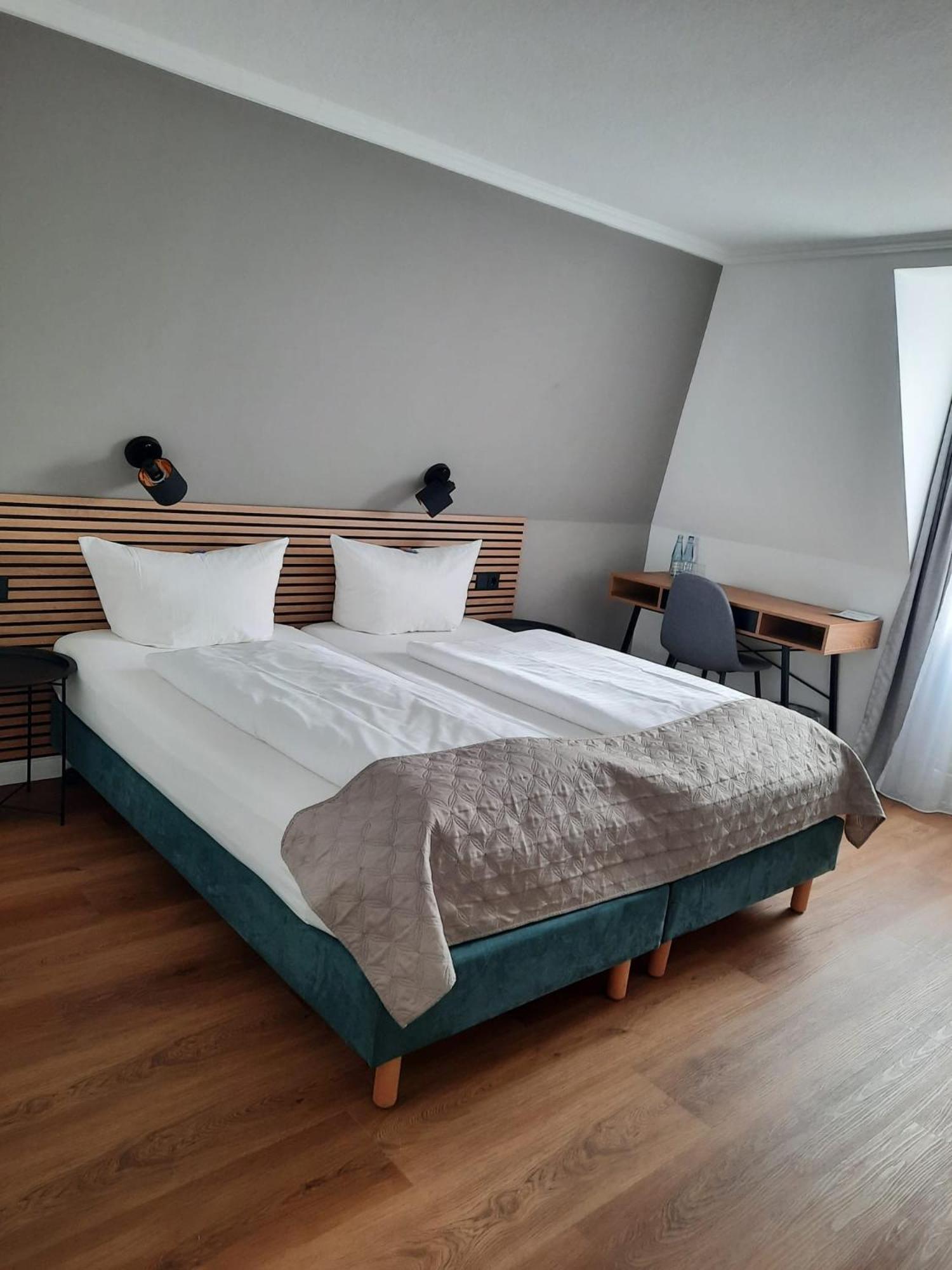 Hotel Freihof Am Roland Ведель Экстерьер фото
