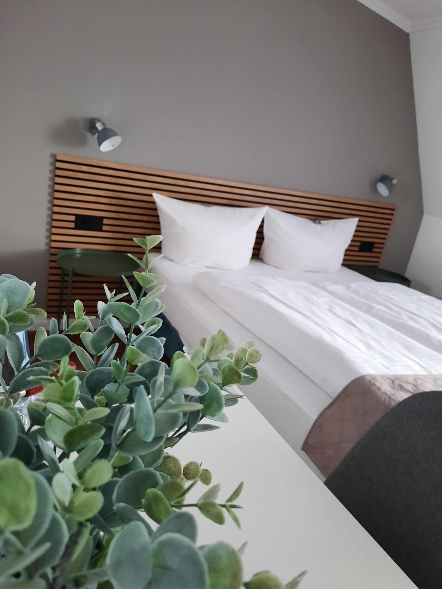 Hotel Freihof Am Roland Ведель Экстерьер фото