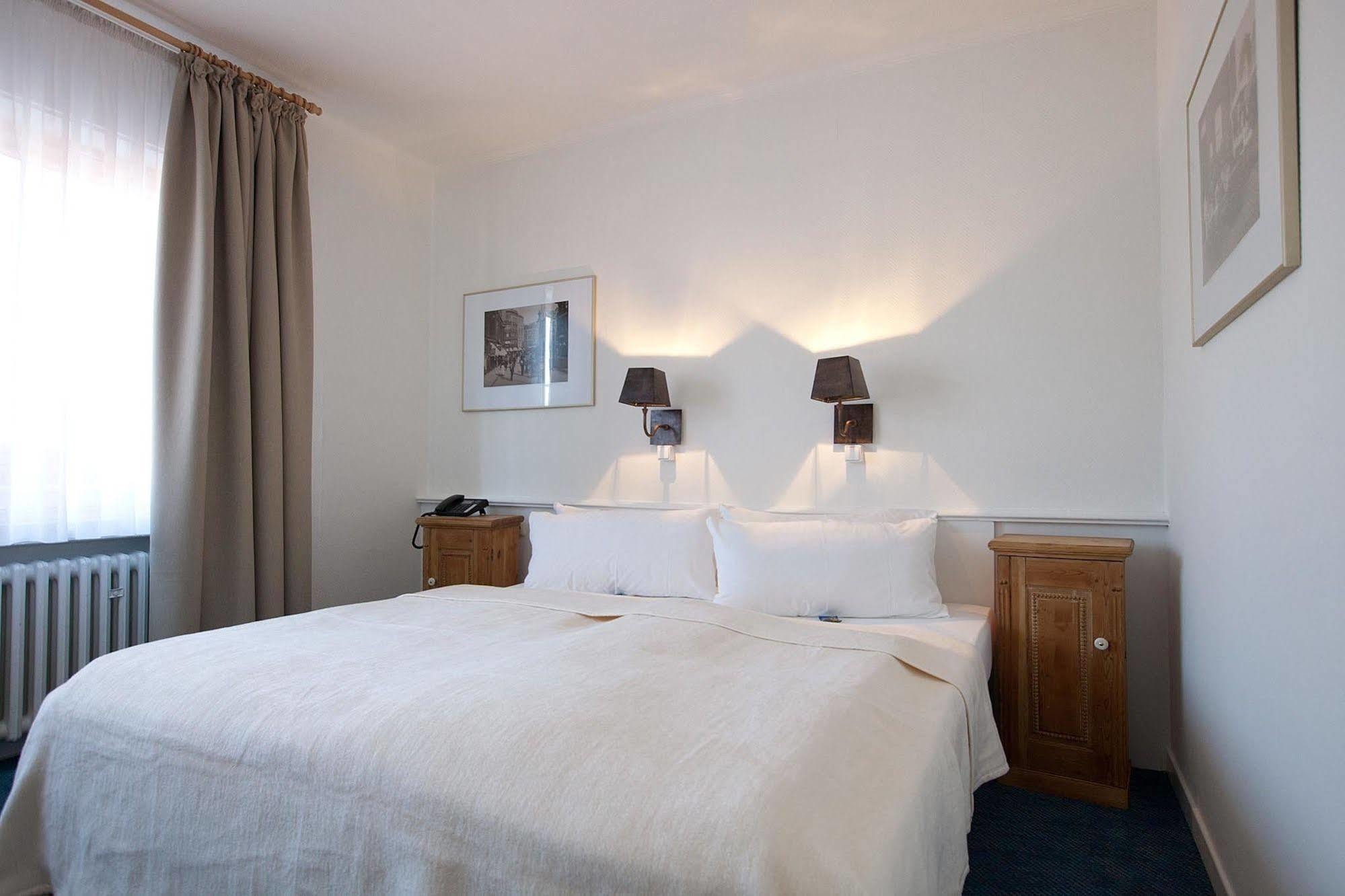 Hotel Freihof Am Roland Ведель Экстерьер фото