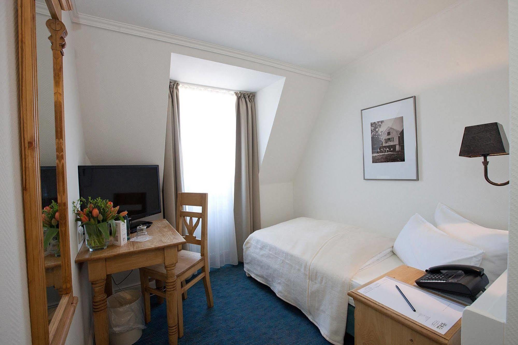 Hotel Freihof Am Roland Ведель Экстерьер фото