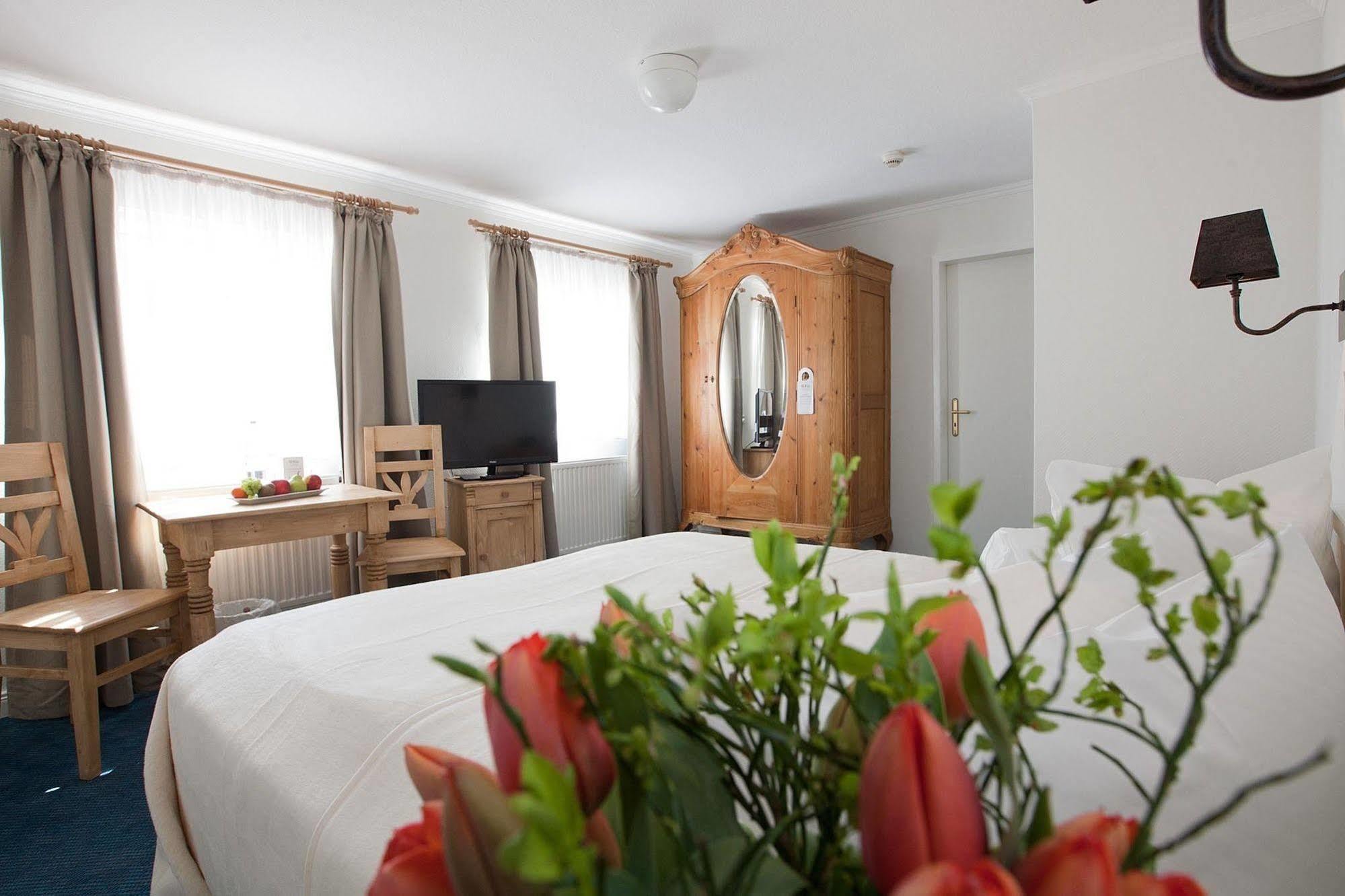 Hotel Freihof Am Roland Ведель Экстерьер фото