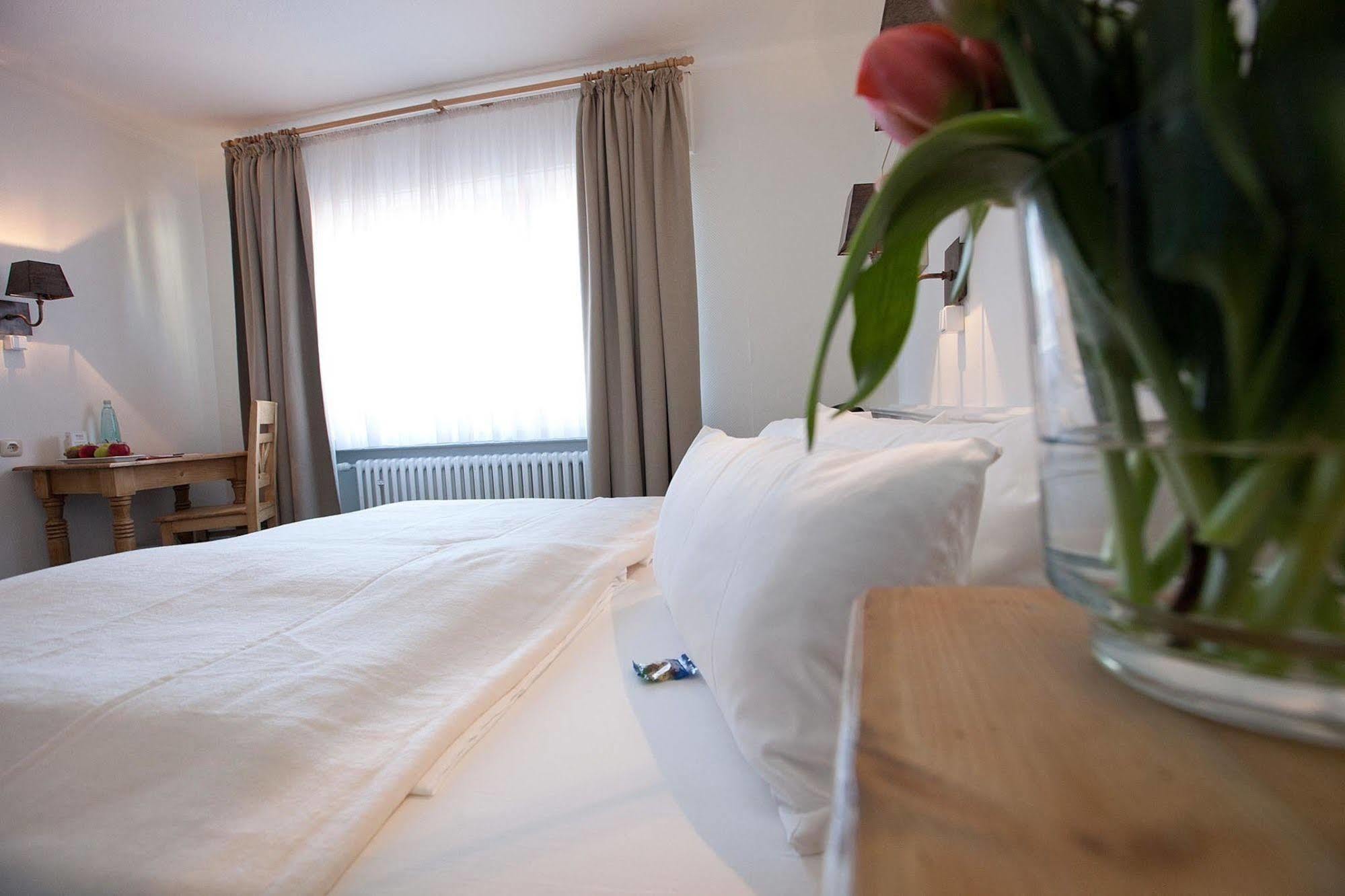 Hotel Freihof Am Roland Ведель Экстерьер фото